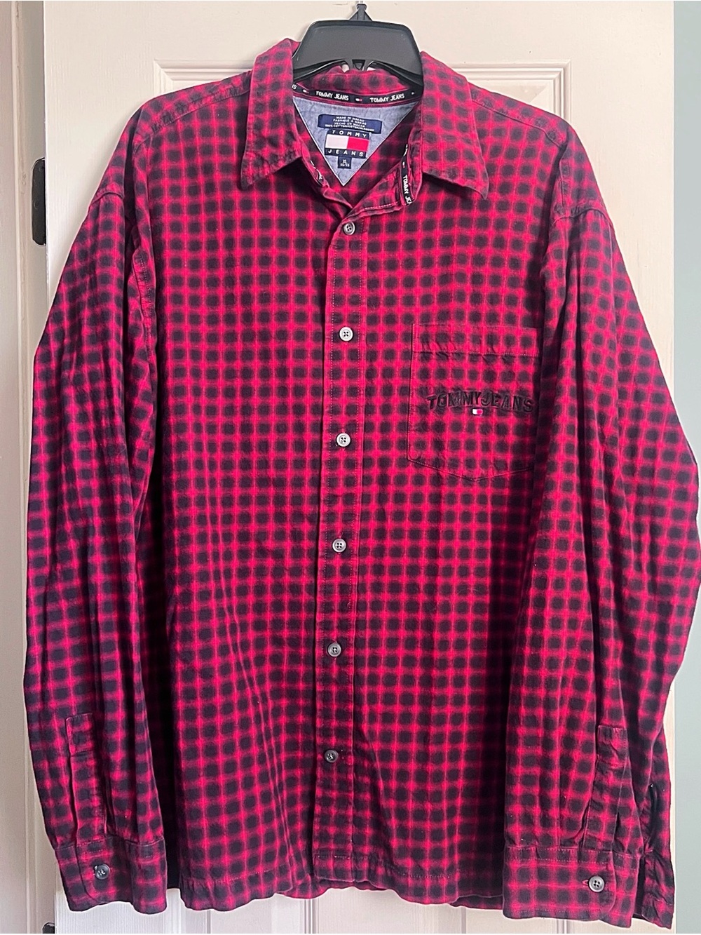 Tommy Jeans Hilfiger Men's Red & Black Plaid Button-Down Shirt